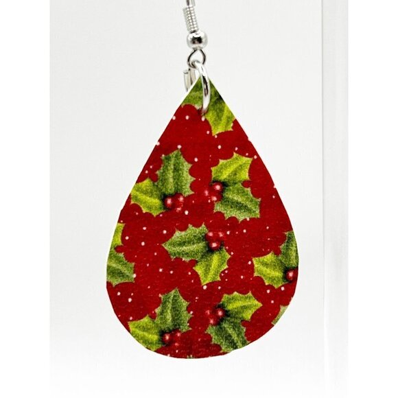 Christmas Holly Teardrop Classic Earrings NWT - Picture 2 of 4
